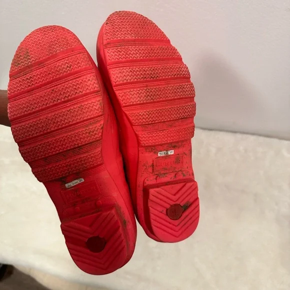 Hunter boots! Tall bright hot pink mud rain boots size 9! Hunter socks included - Picture 8 of 9
